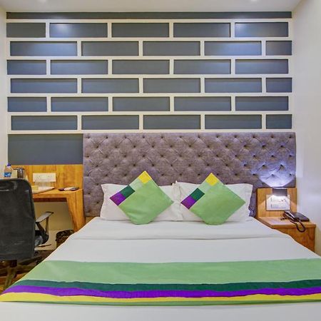 מומביי Treebo Prince Andheri East מראה חיצוני תמונה