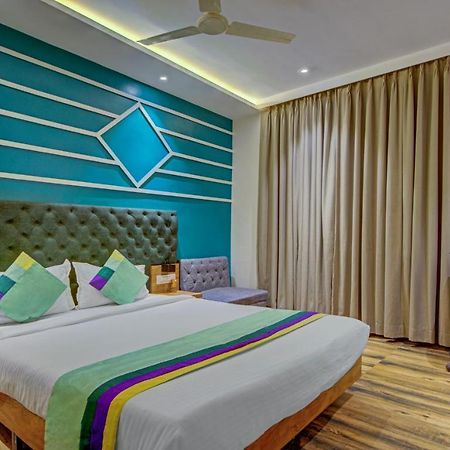 מומביי Treebo Prince Andheri East מראה חיצוני תמונה